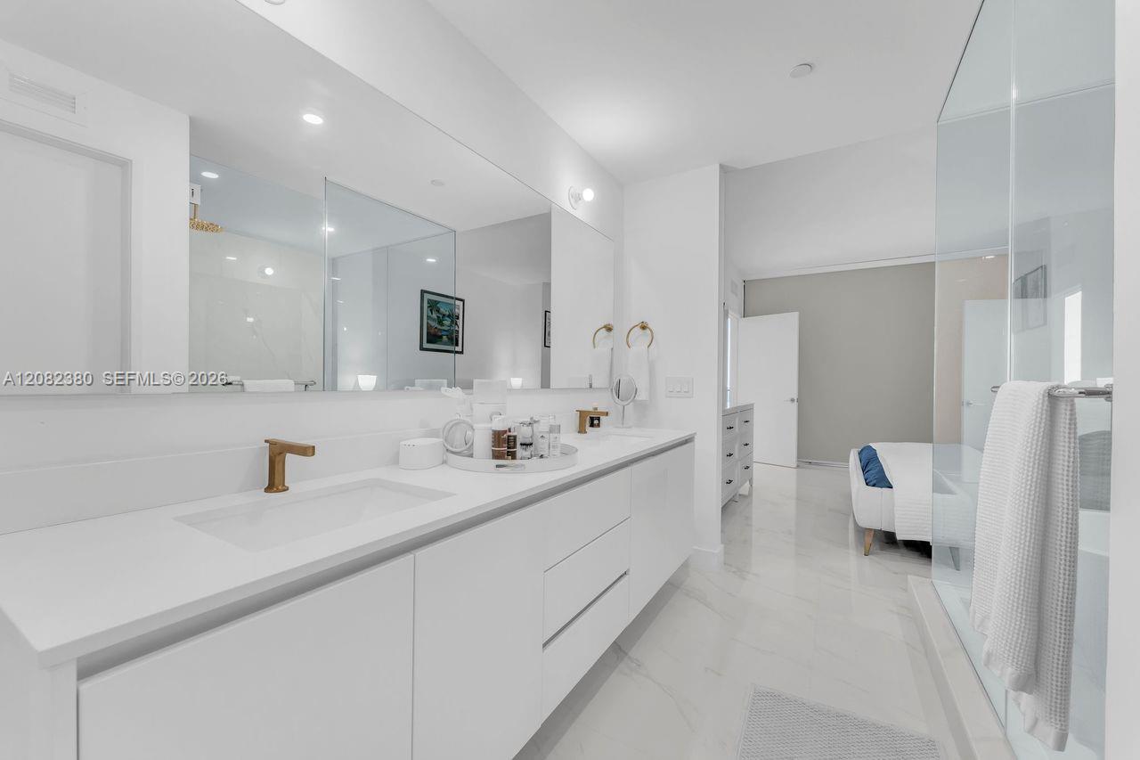 700 NE 24th St # 1405 — Photo 5