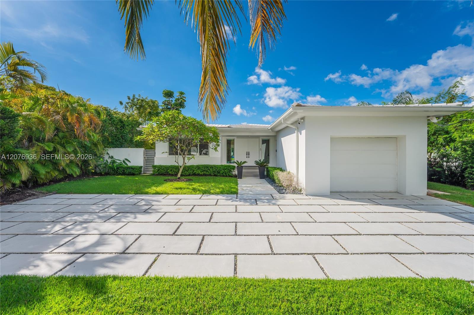 740 S Shore Dr — Photo 3
