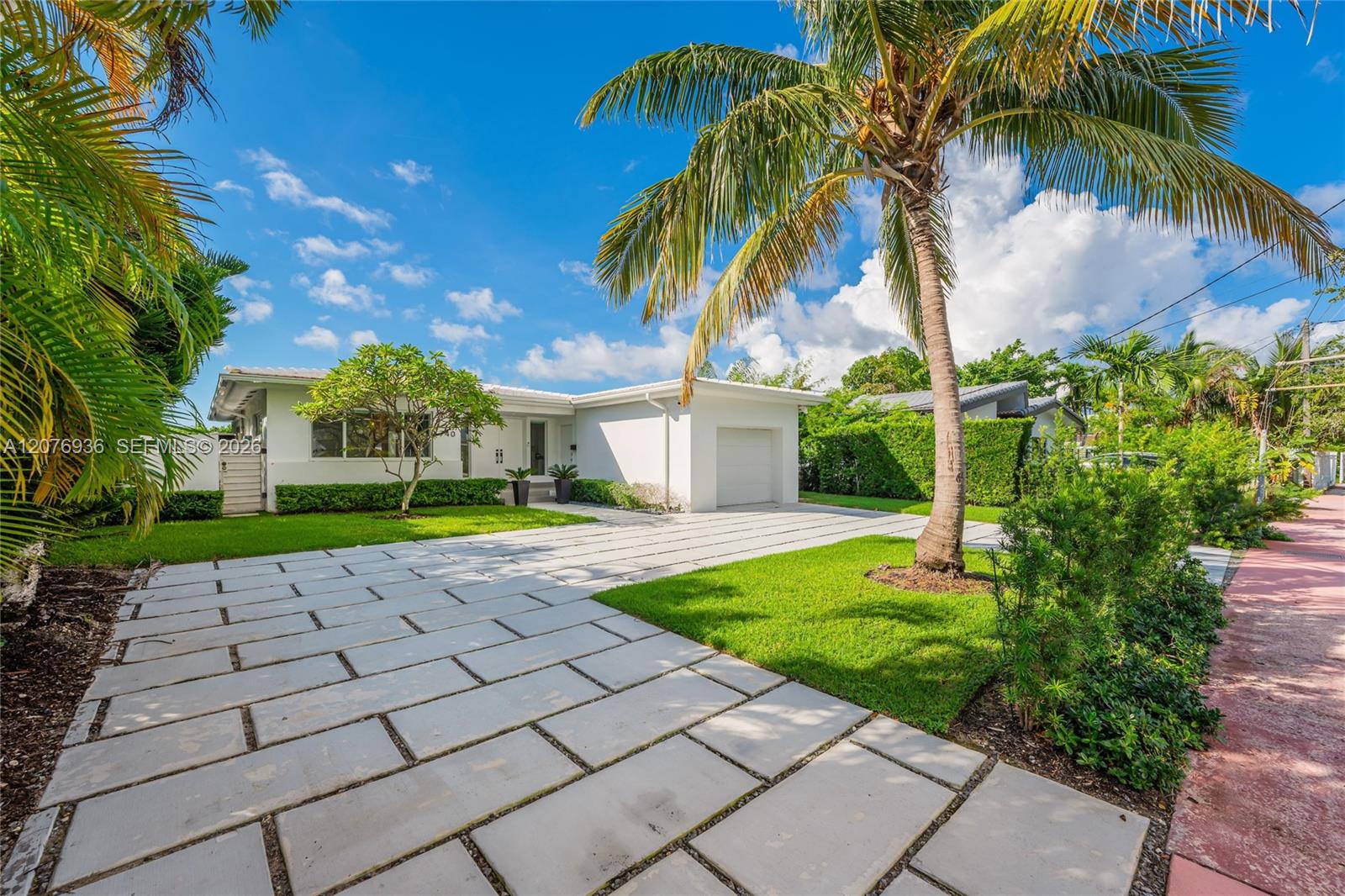740 S Shore Dr — Photo 4