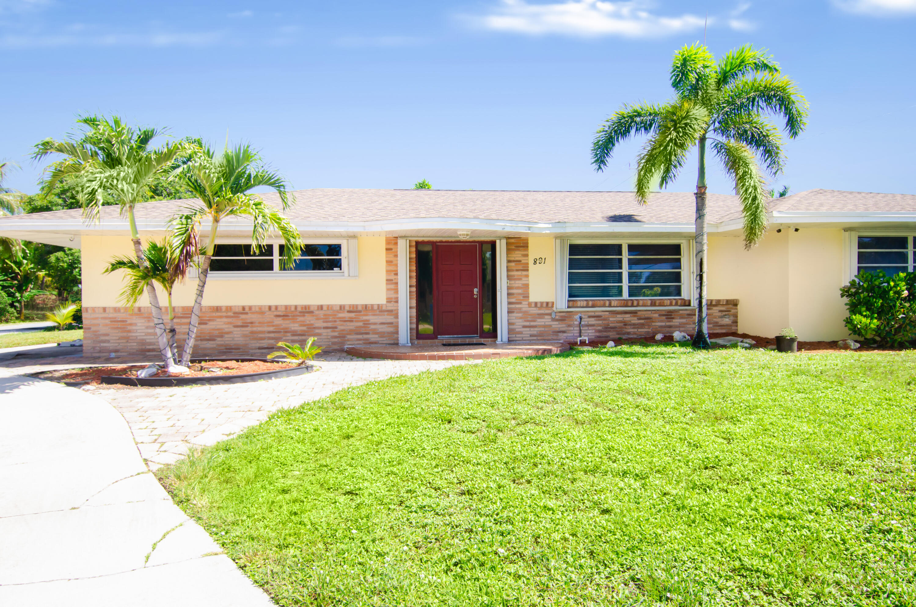 891 LYNDON Drive — Photo 4