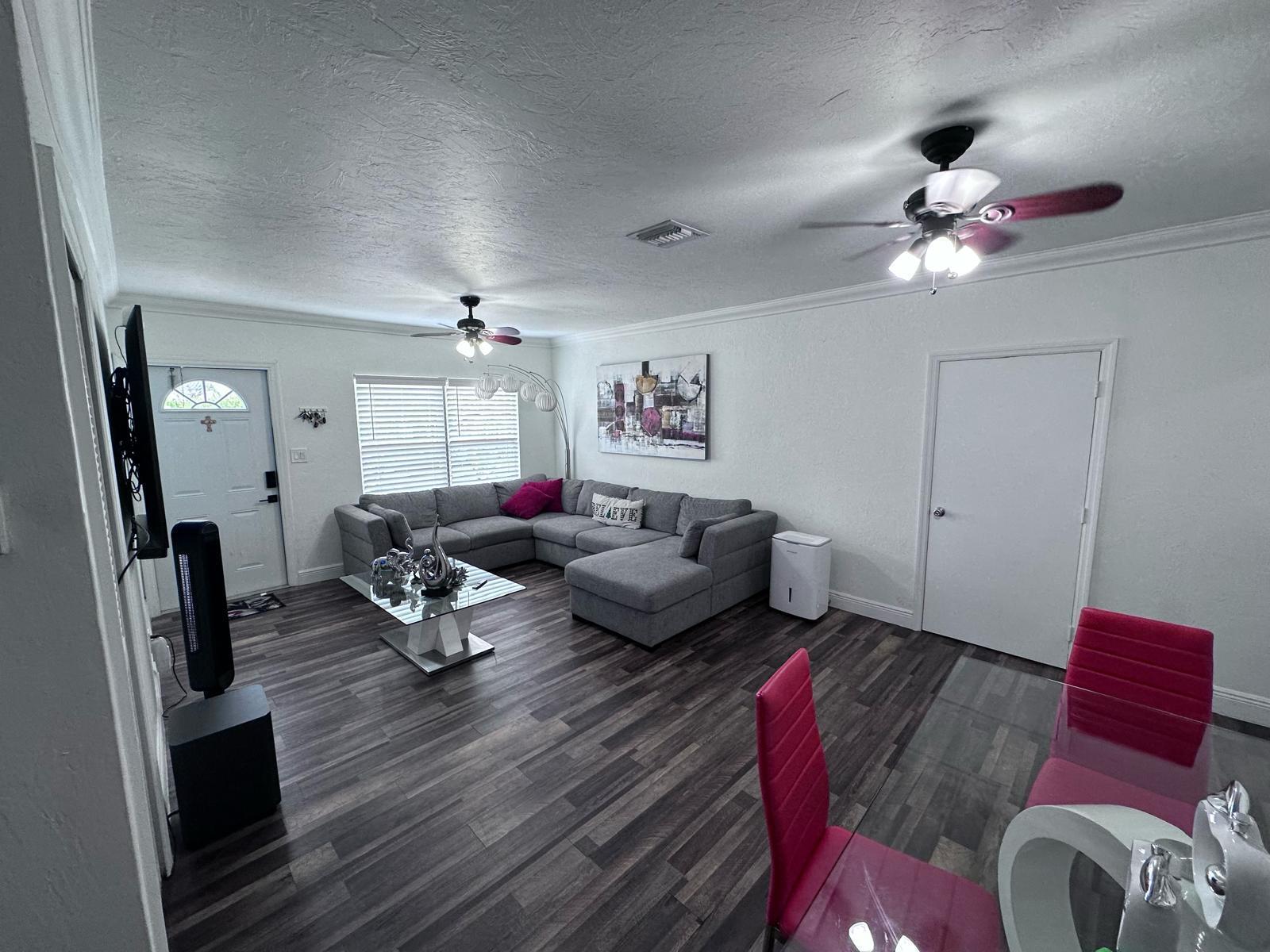 801 HAMPTON Road — Photo 3