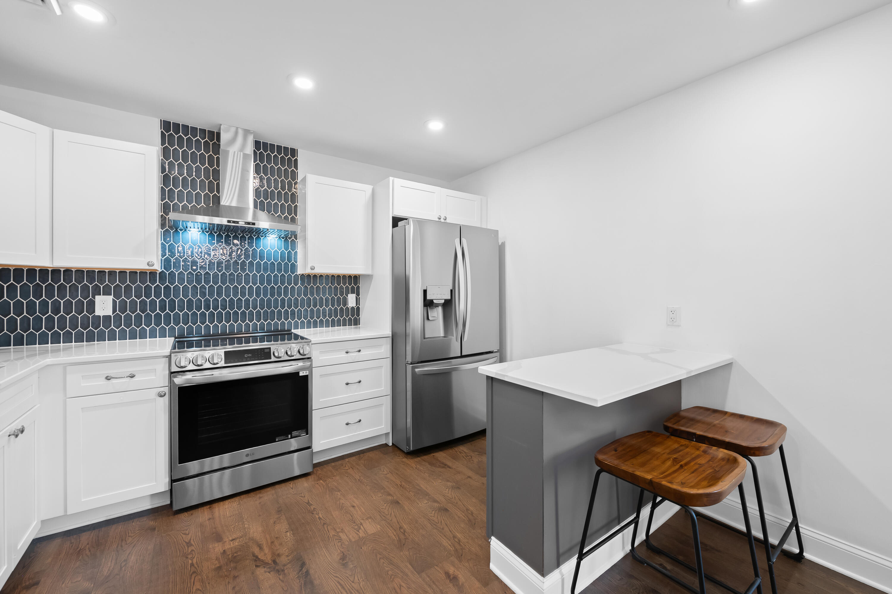 238 SW 10TH Avenue — Photo 4