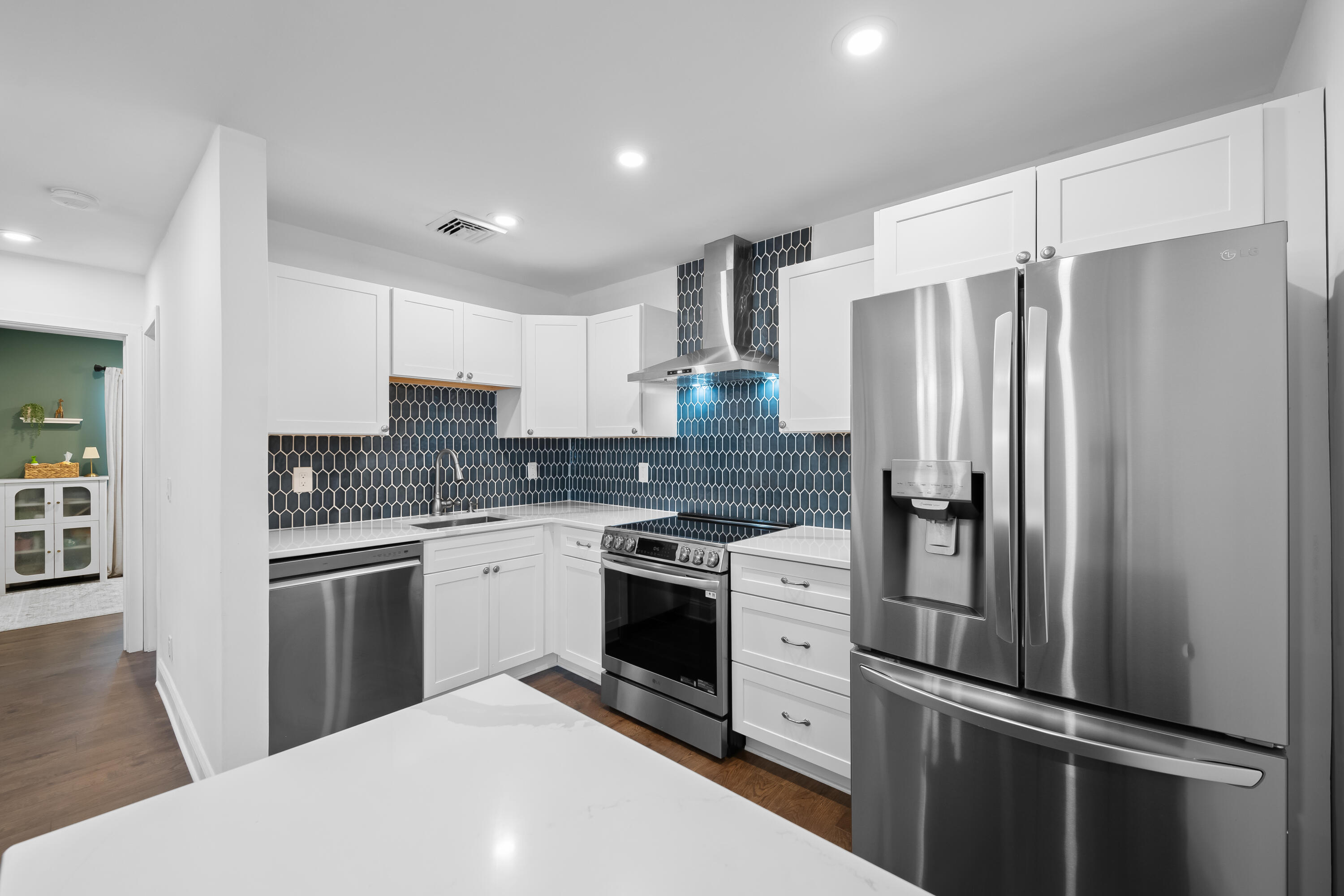 238 SW 10TH Avenue — Photo 3