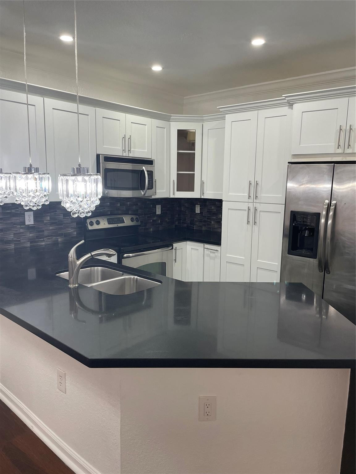 540 SAINT MICHELLE Way — Photo 2