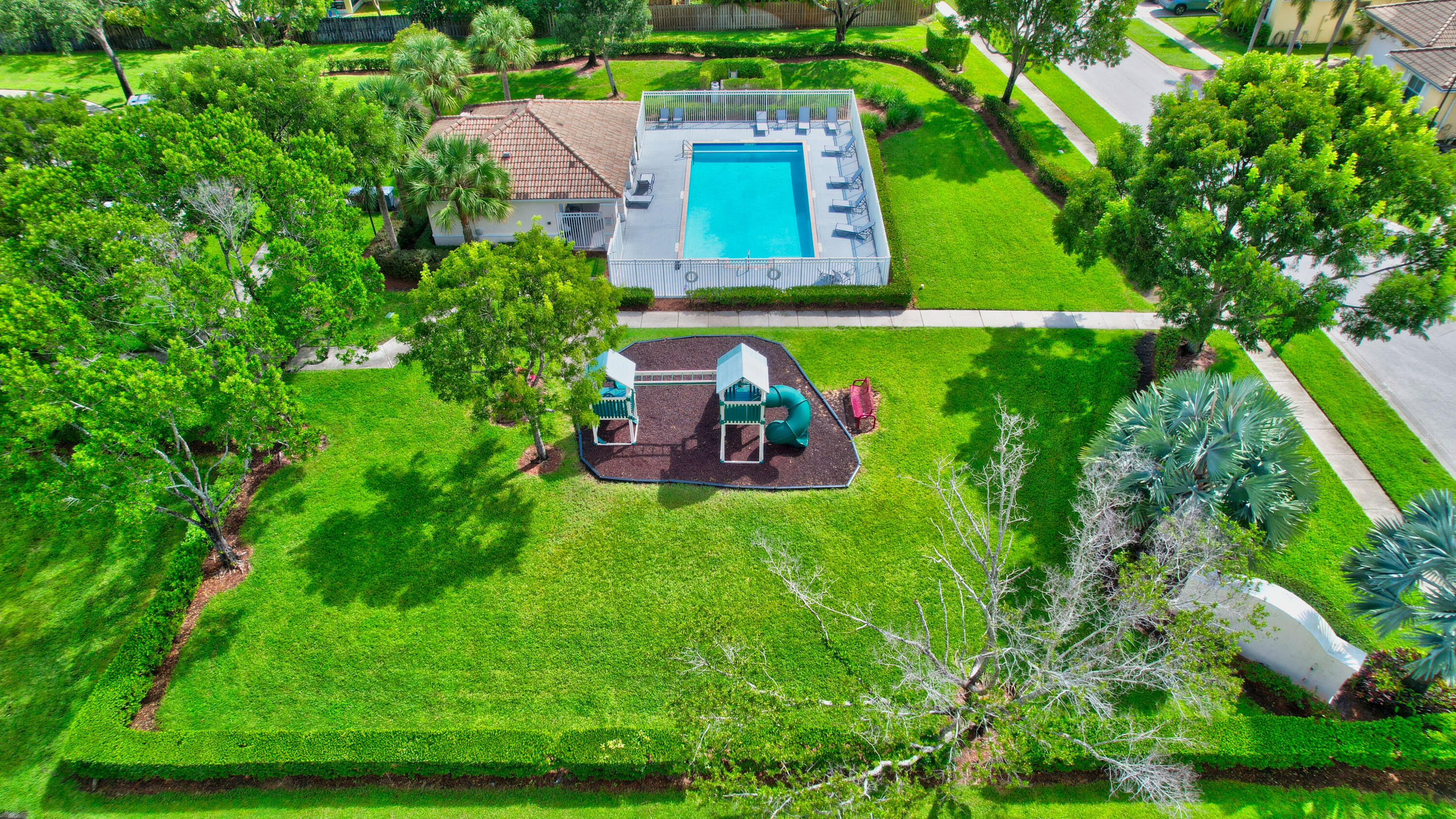 9650 Lago Drive — Photo 5