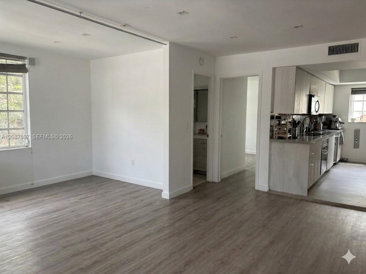 932 7th St # 932D — Photo 2