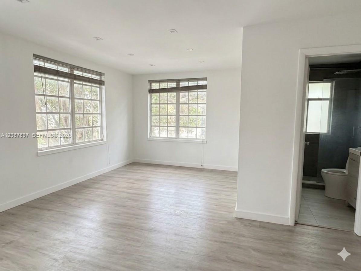 932 7th St # 932D — Photo 4