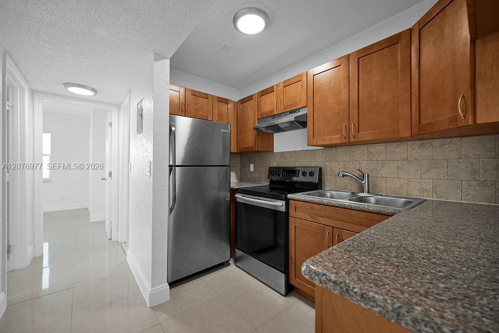 557 Kathy Ct — Photo 3