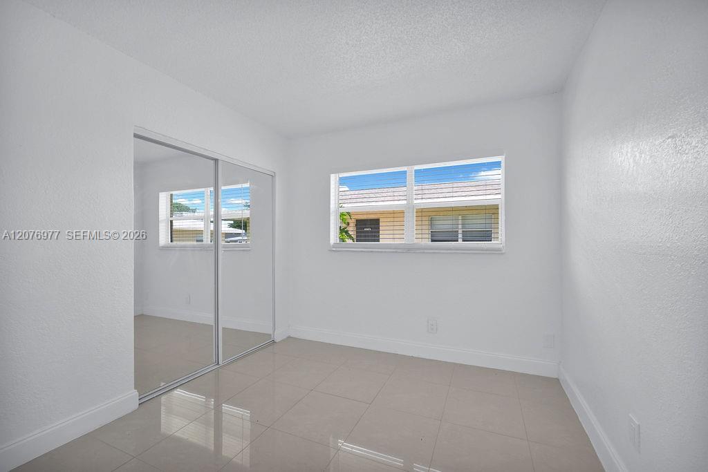 557 Kathy Ct — Photo 4