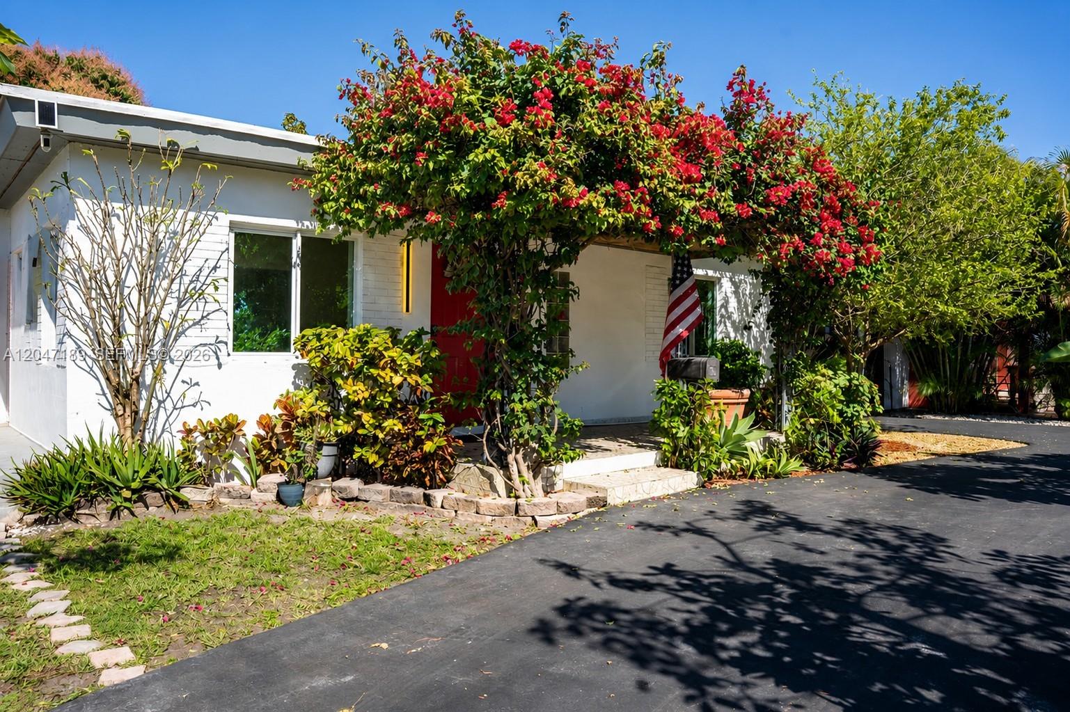 861 W 32nd St, Hialeah FL 33012