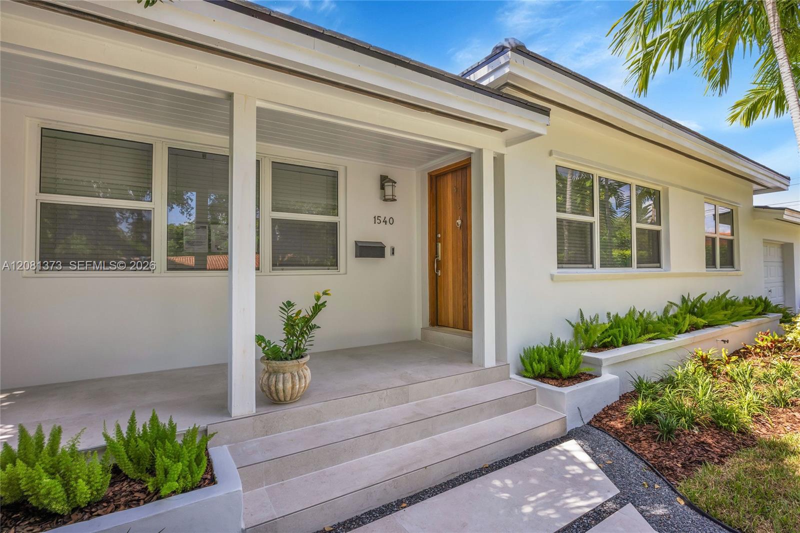 1540 Sarria Ave — Photo 2