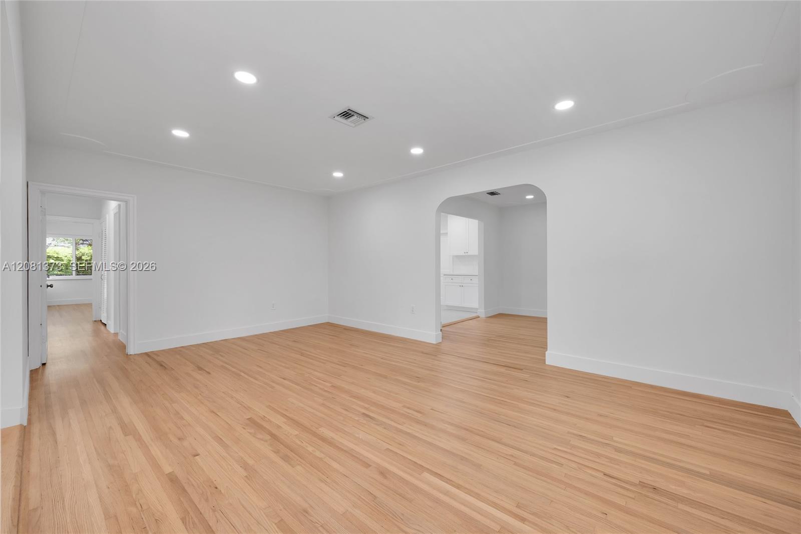 1540 Sarria Ave — Photo 3