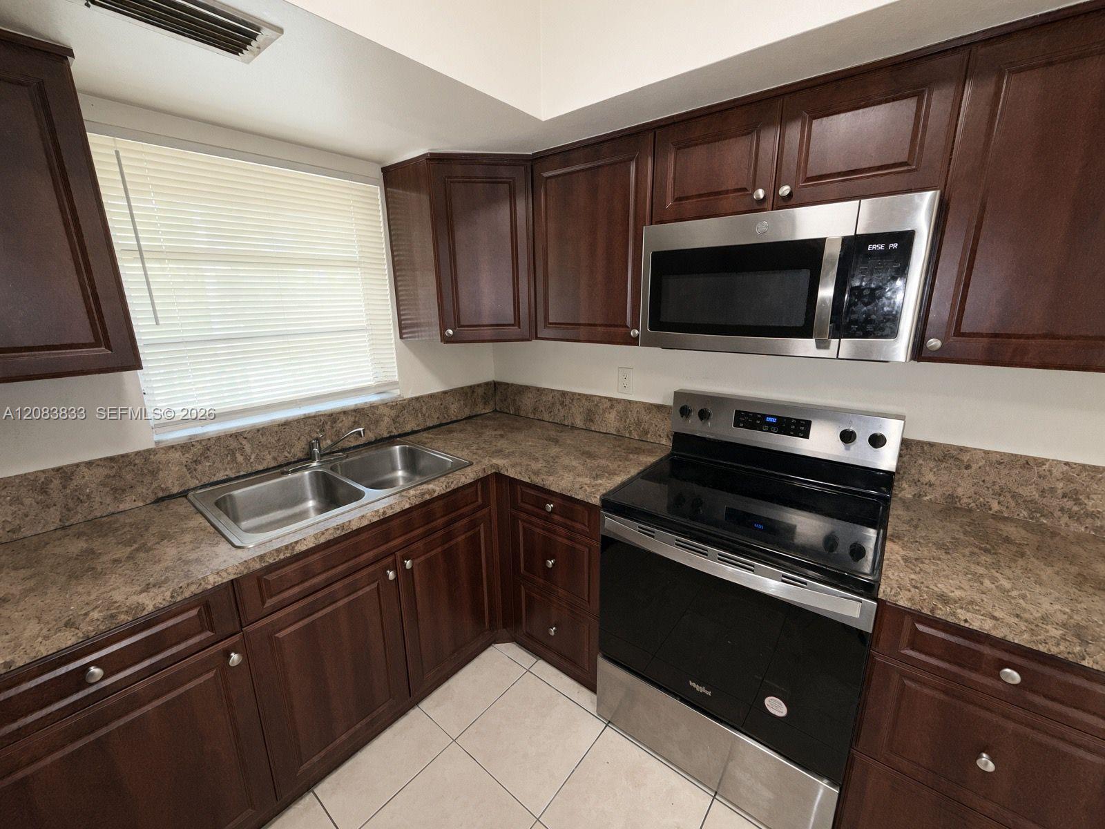1904 SW 2nd St # 1908c — Photo 3
