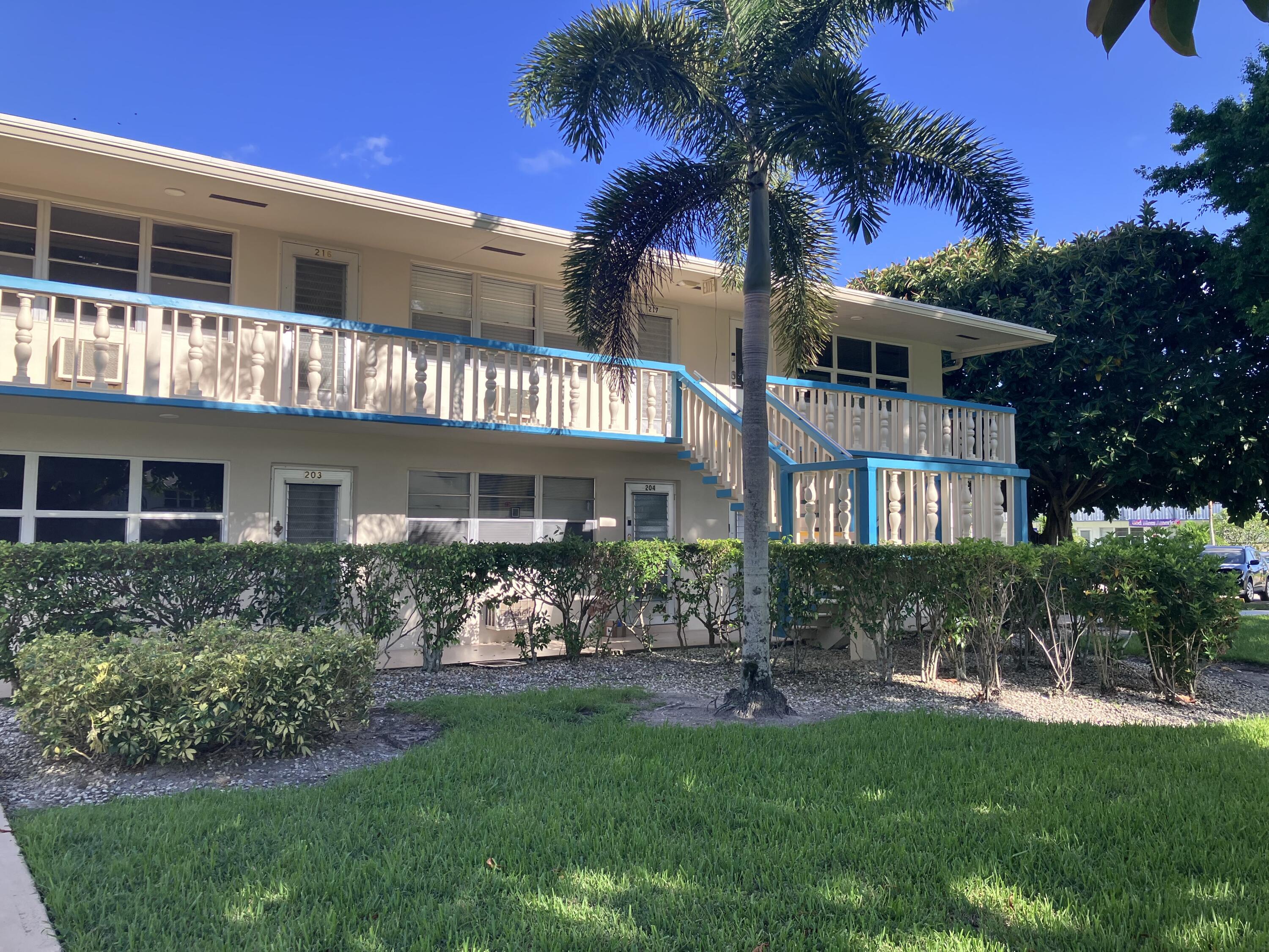 202 Camden I, West Palm Beach FL 33417
