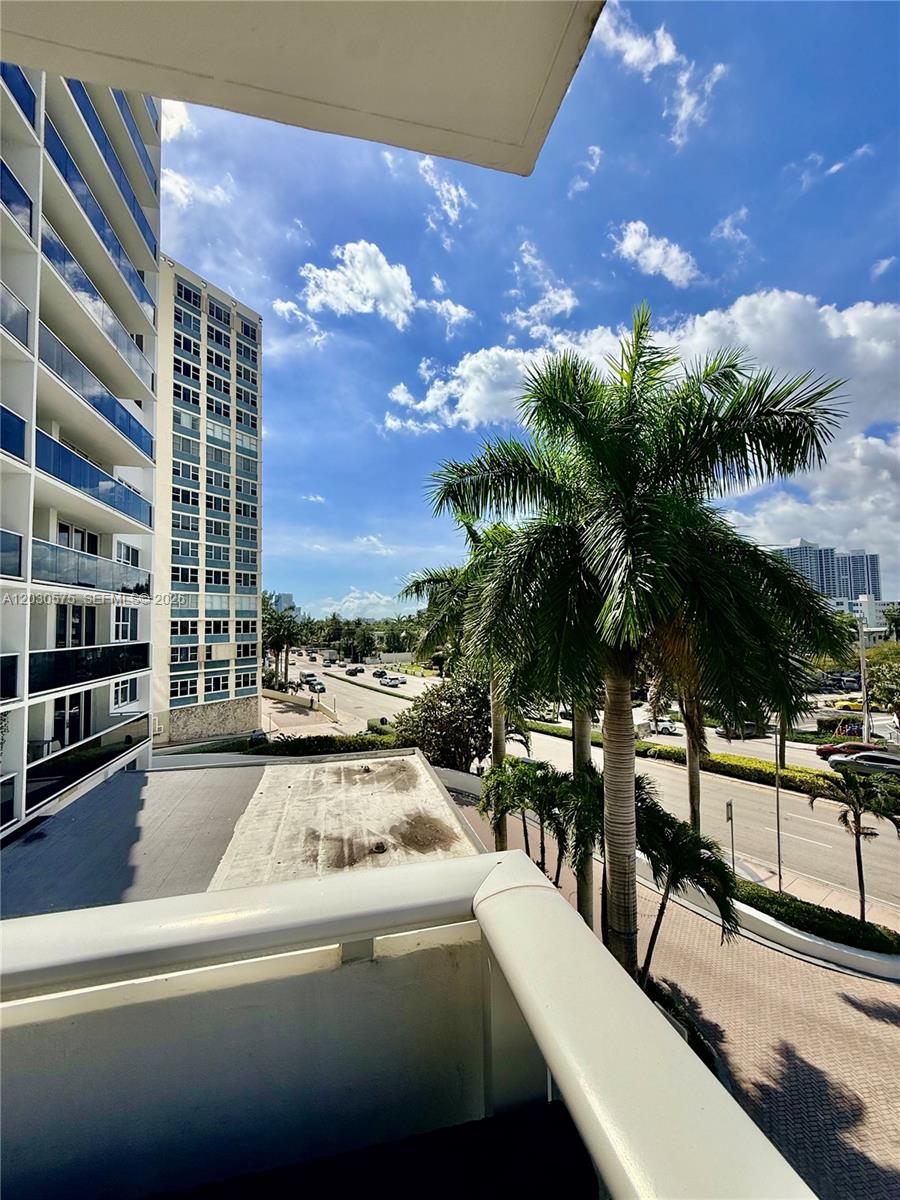 3140 S Ocean Dr # 310, Hallandale Beach FL 33009