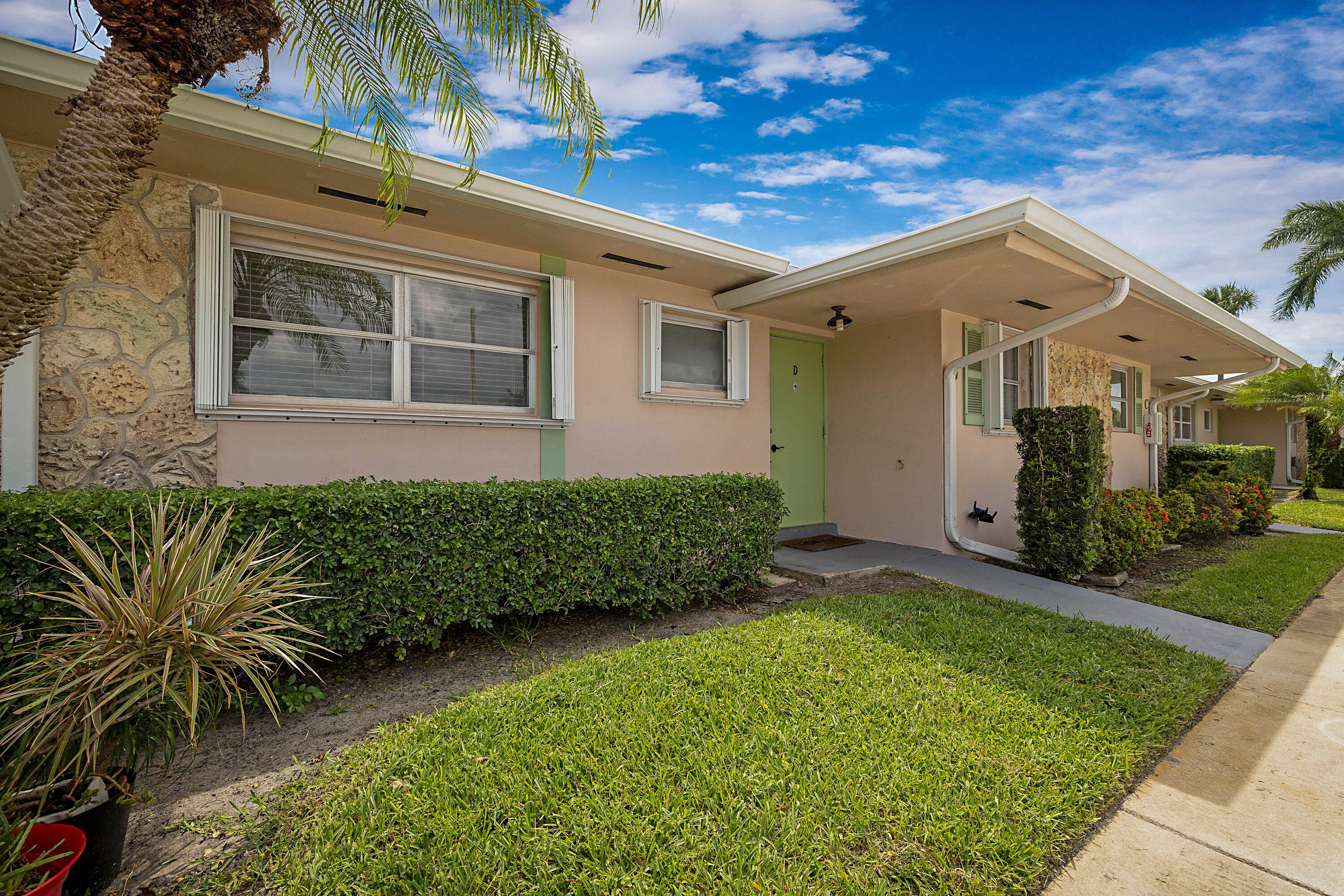 2688 Dudley Drive E # D — Photo 2
