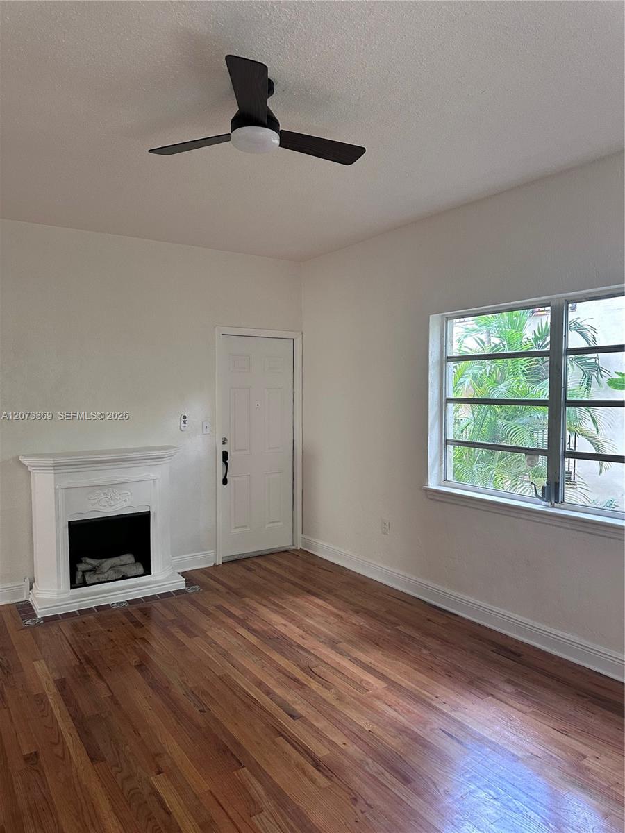 1560 Jefferson Ave # 4 — Photo 2