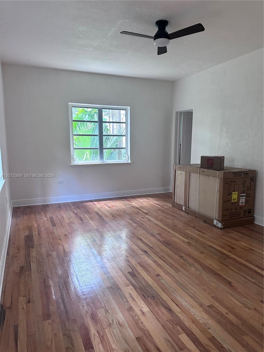 1560 Jefferson Ave # 4 — Photo 3