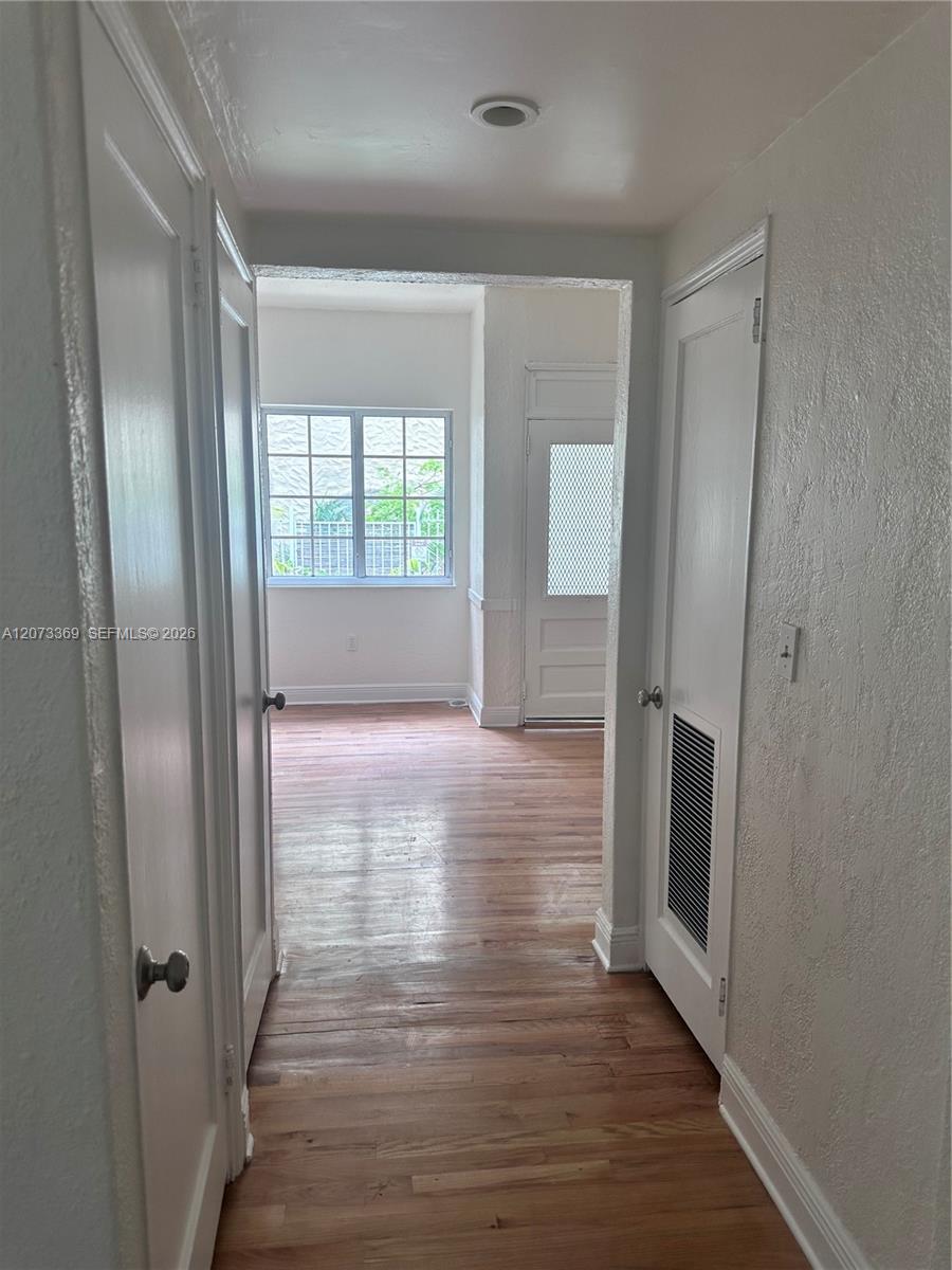 1560 Jefferson Ave # 4 — Photo 4
