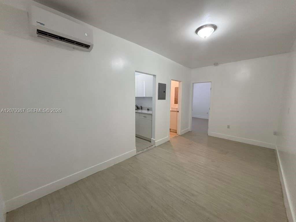 1051 NW 2nd St # 8 — Photo 2