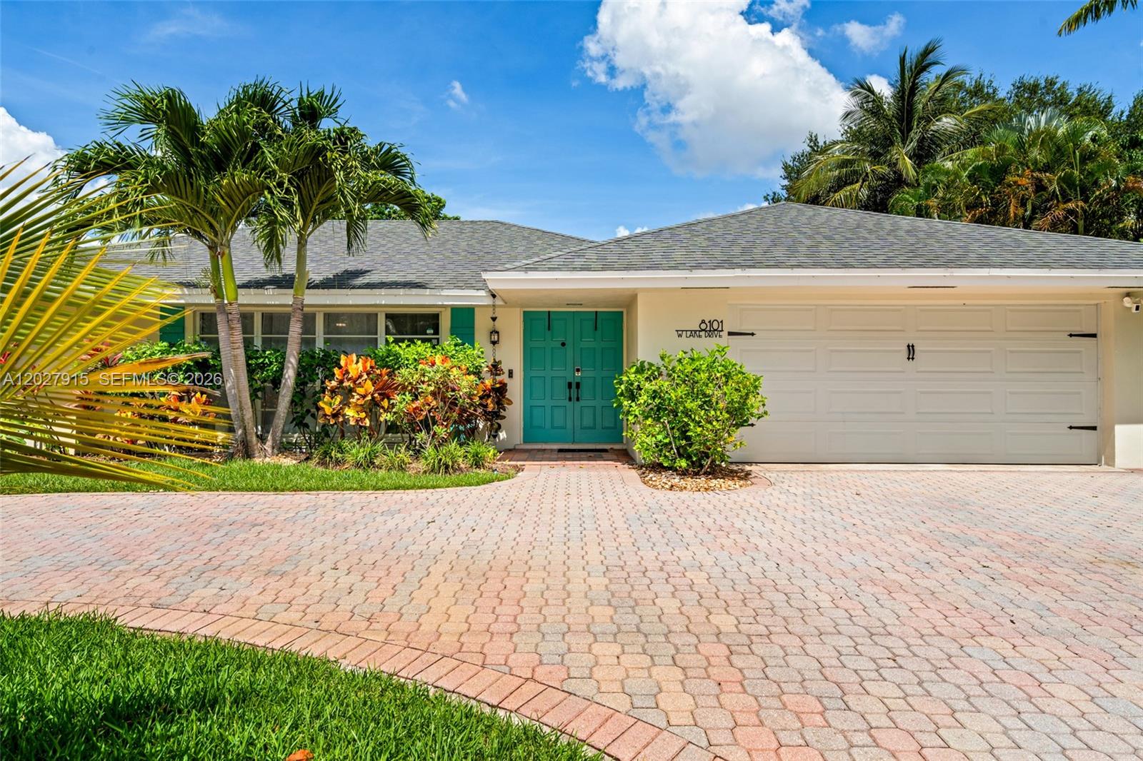 8101 W Lake Dr, Lake Clarke Shores FL 33406
