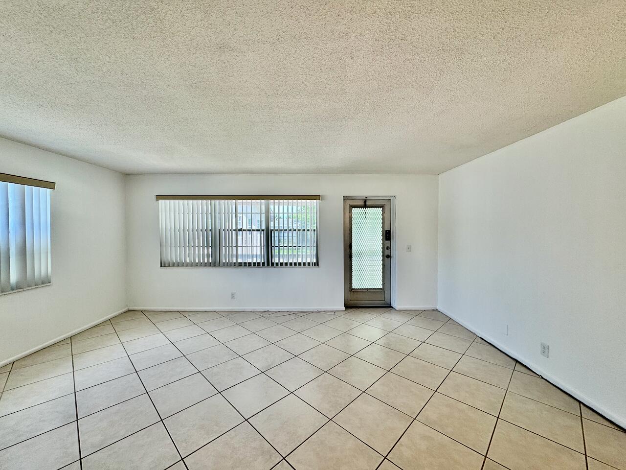 44 CANTERBURY B — Photo 4