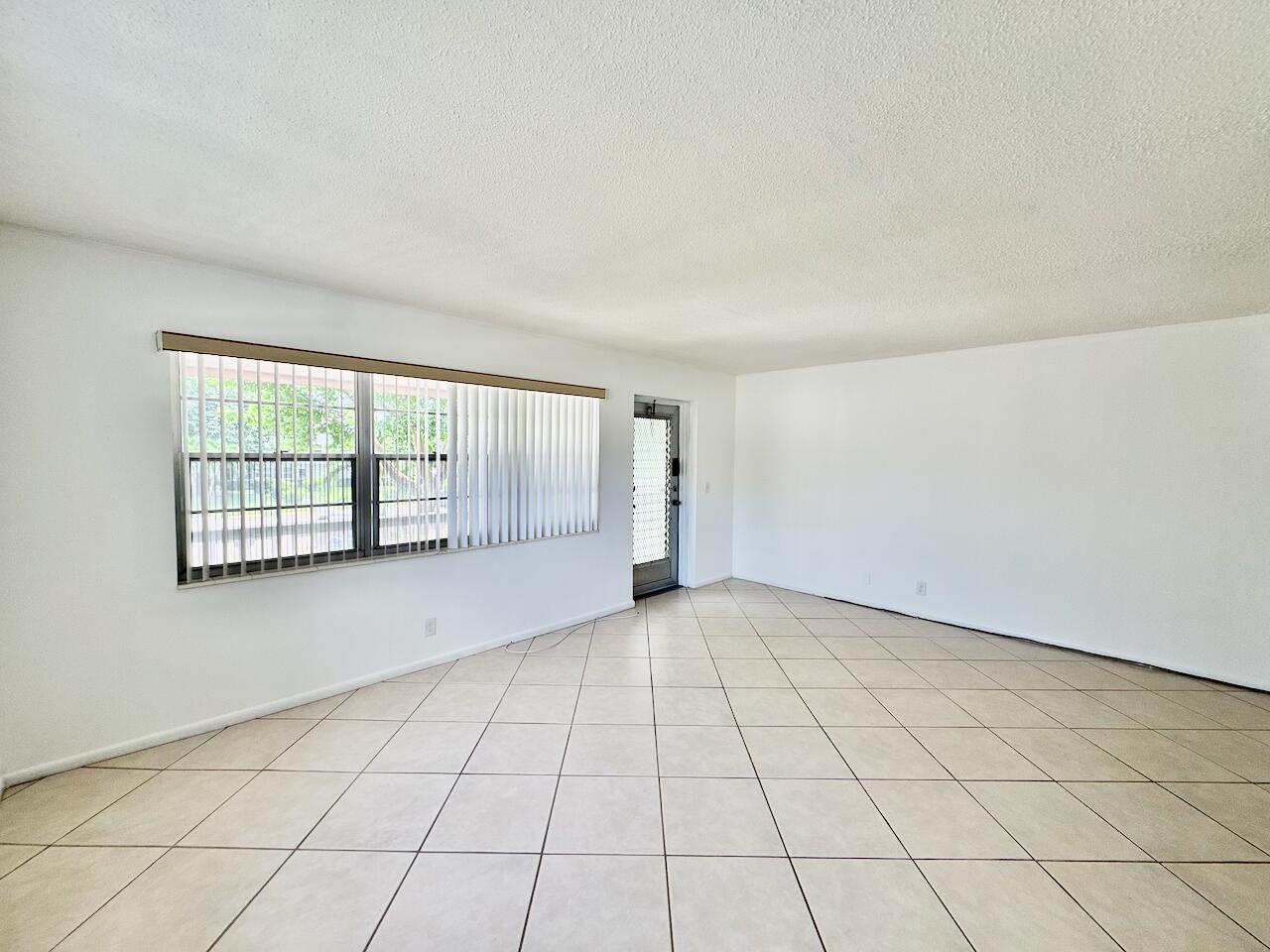 44 CANTERBURY B — Photo 2