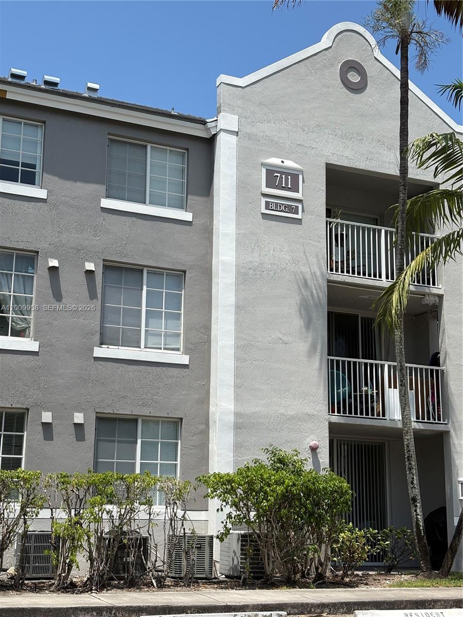711 SW 111th Way # 202 — Photo 2
