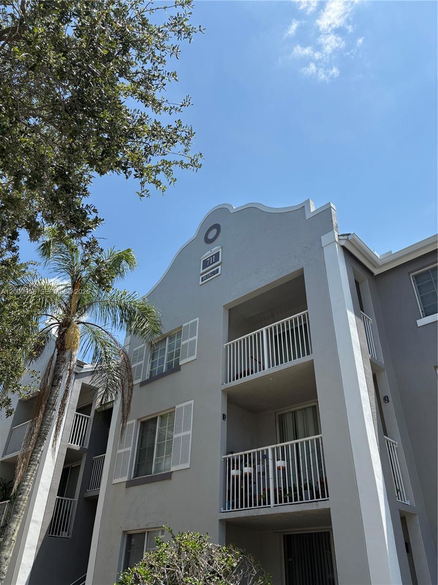 711 SW 111th Way # 202 — Photo 3
