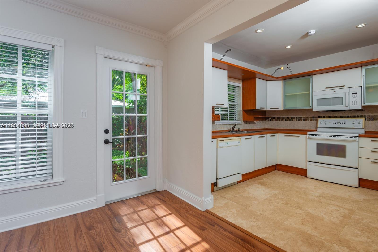 5490 SW 57 Ave — Photo 4