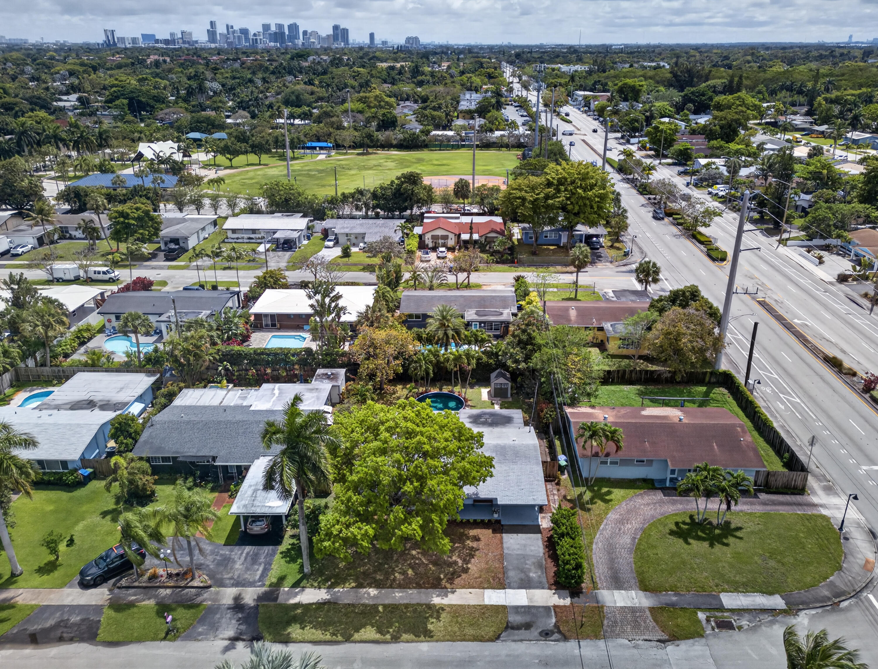 818 NW 28th Court — Photo 2