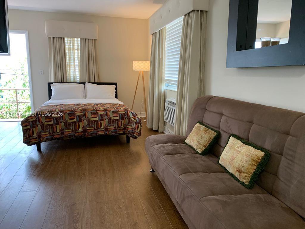 740 Michigan Ave # 10 — Photo 2