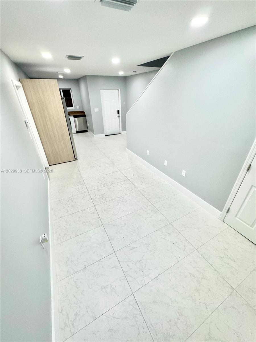 930 NW 2nd St — Photo 5