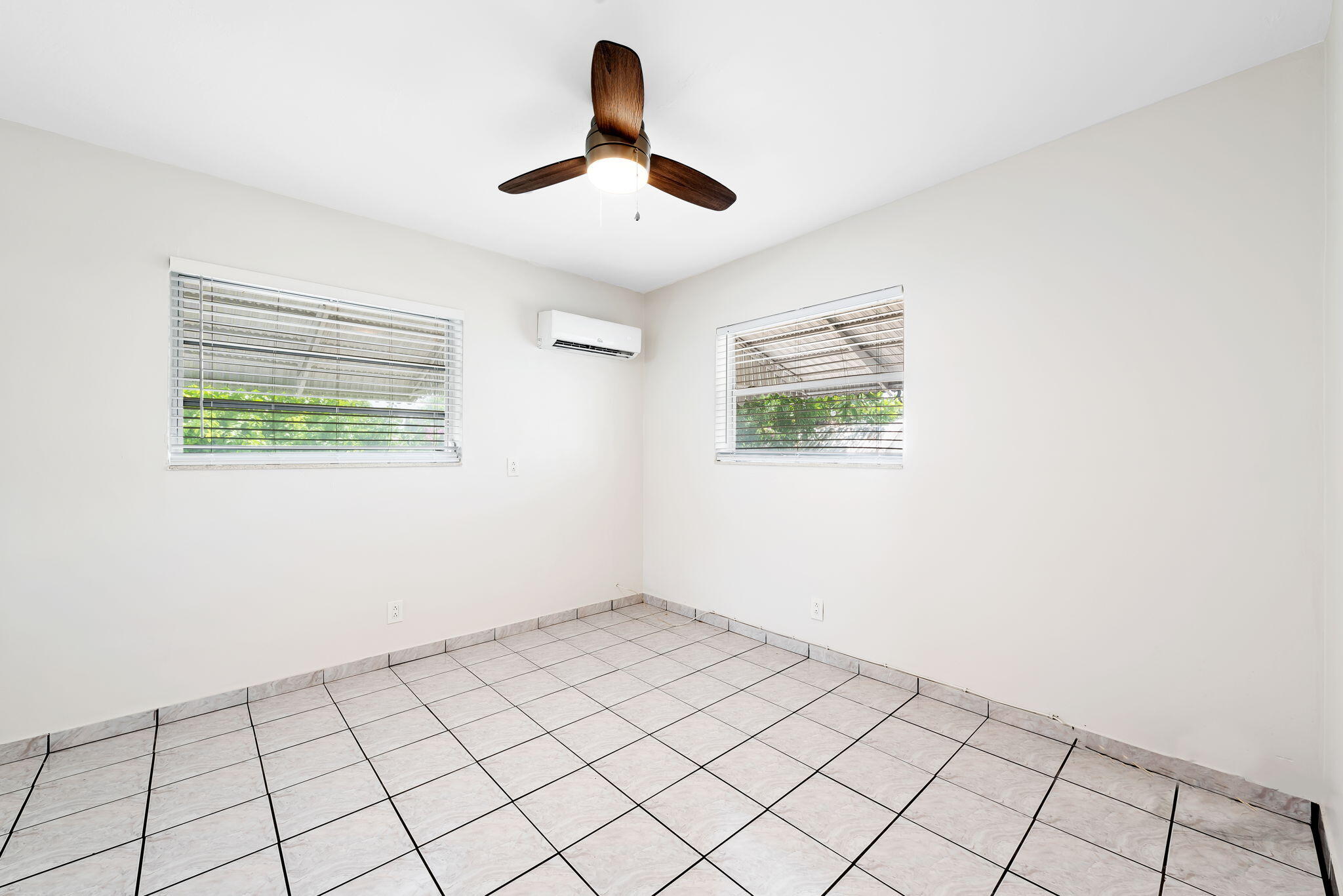 310 NE 6TH Street # 3 — Photo 2