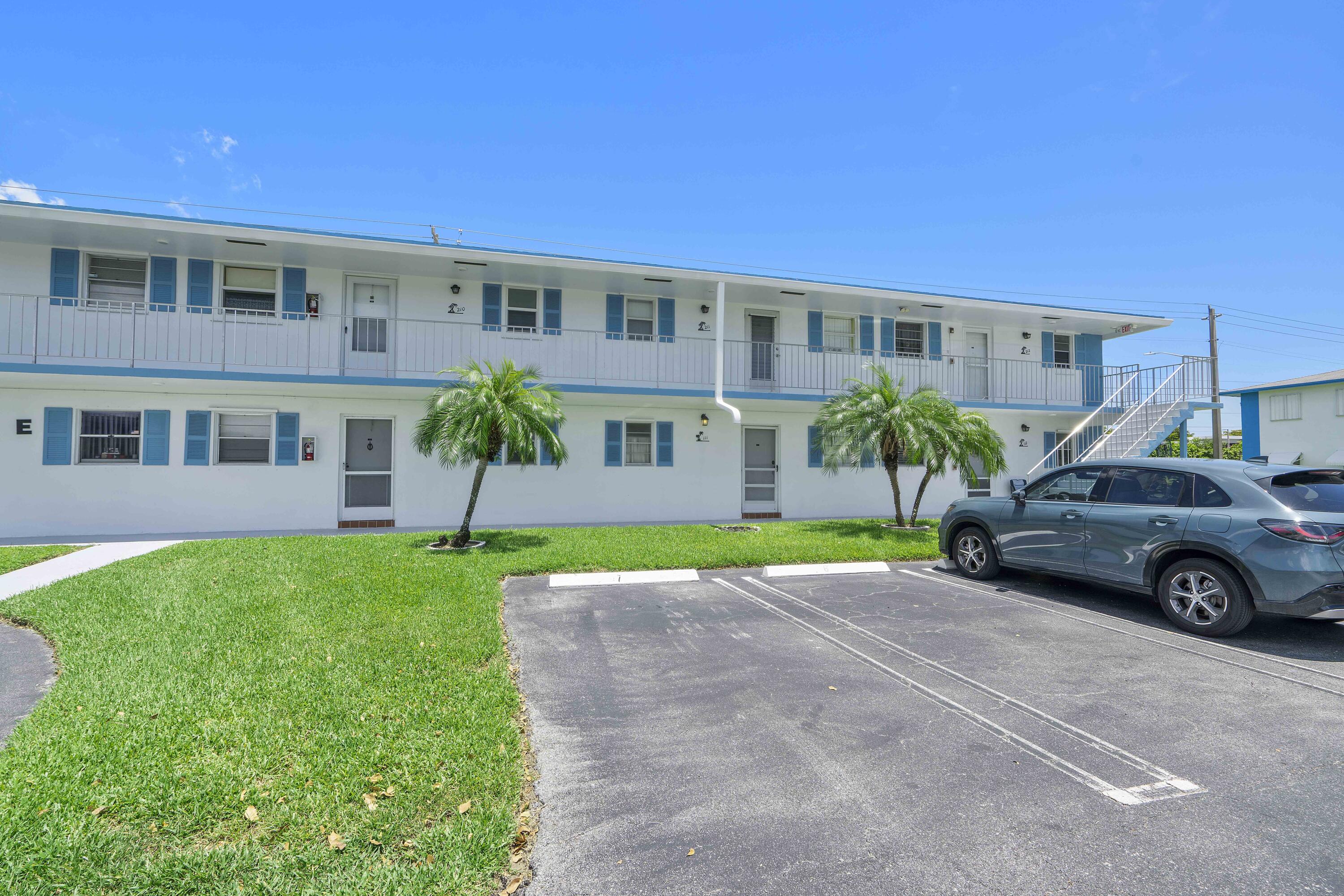 1115 Lake Terrace # 111, Boynton Beach FL 33426