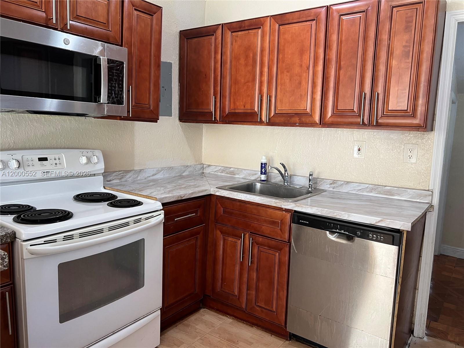 931 NW 34th Way, Lauderhill FL 33311