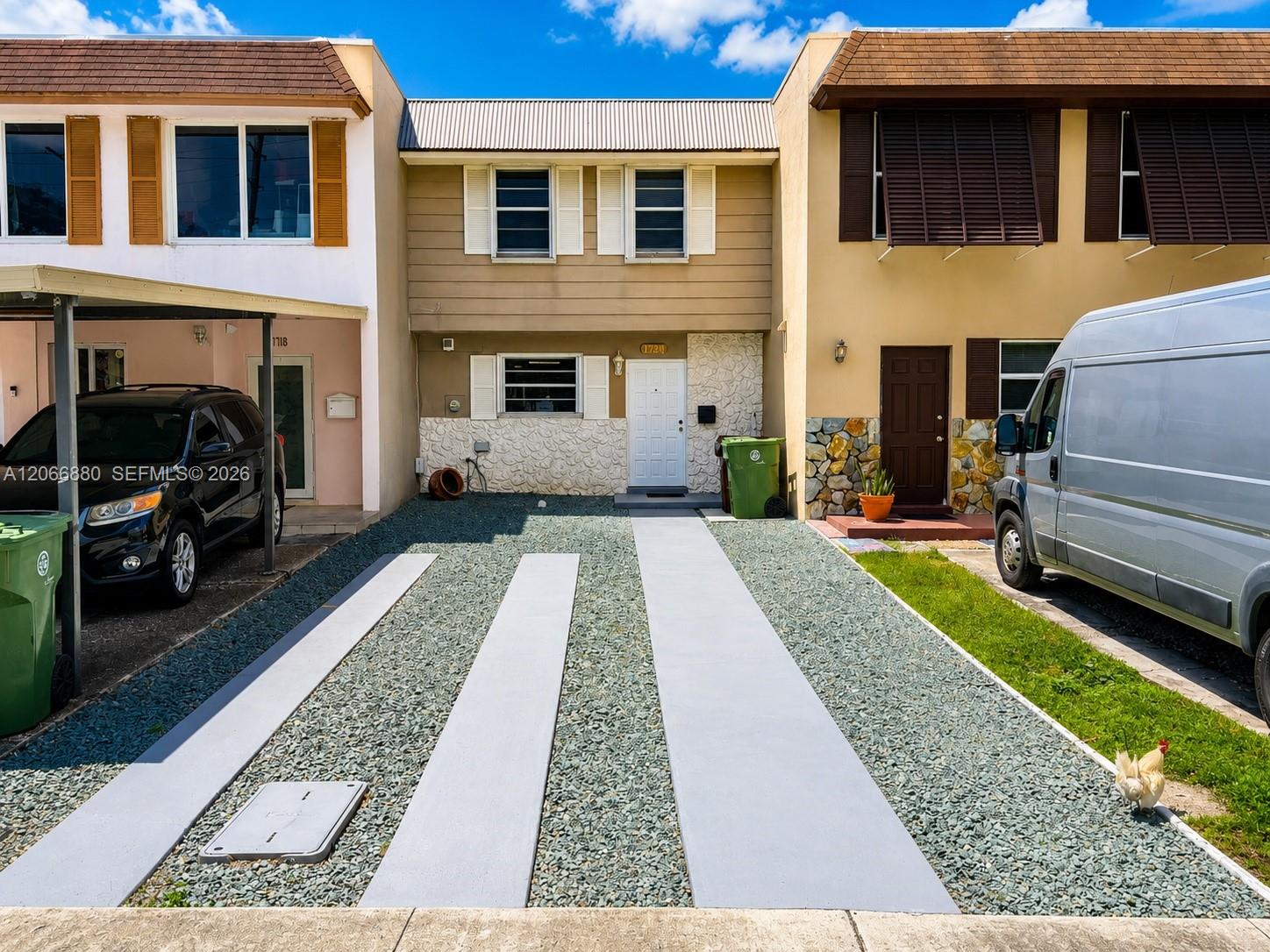 1720 W 75th St, Hialeah FL 33014