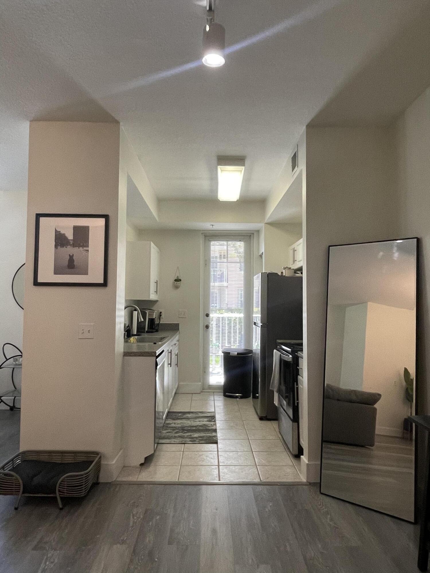 1116 University Boulevard Unit 11 — Photo 3