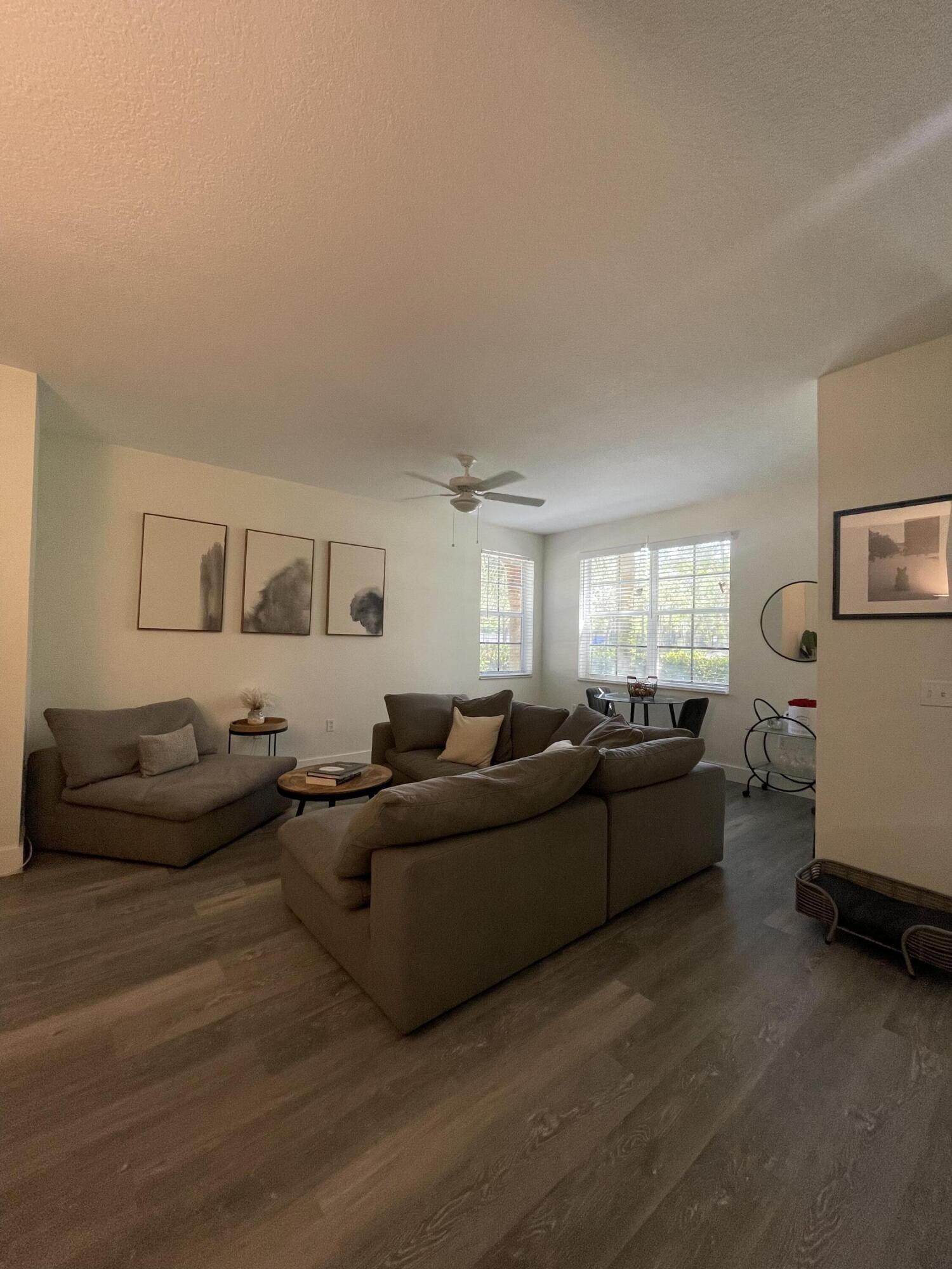 1116 University Boulevard Unit 11 — Photo 2