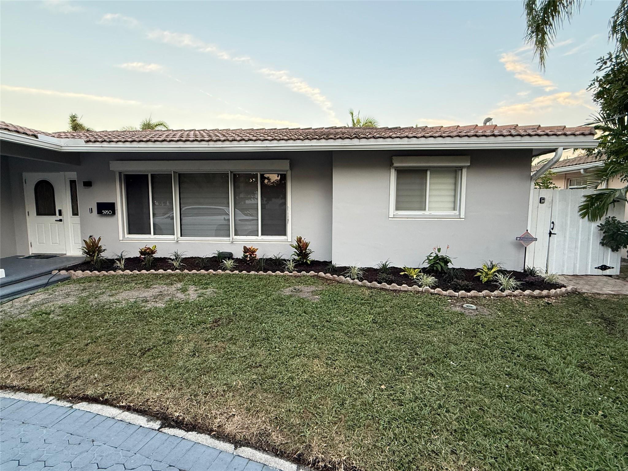 5950 NE 28th Avenue — Photo 3