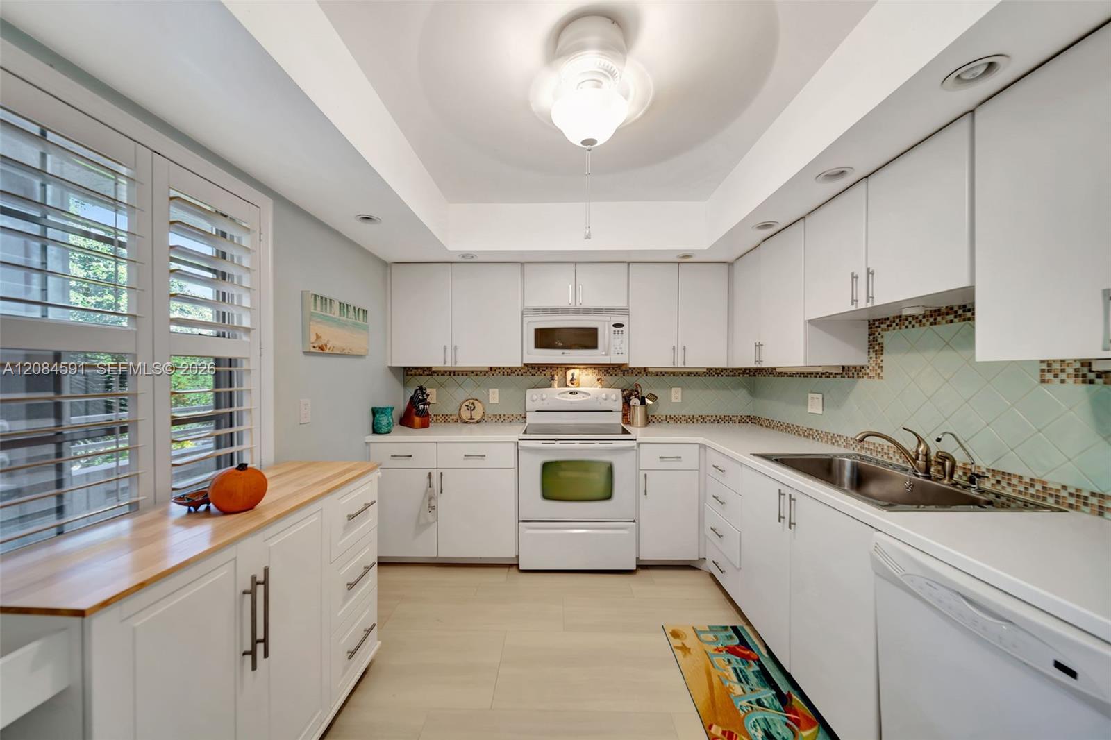 3980 Oaks Clubhouse Dr # 409 — Photo 3