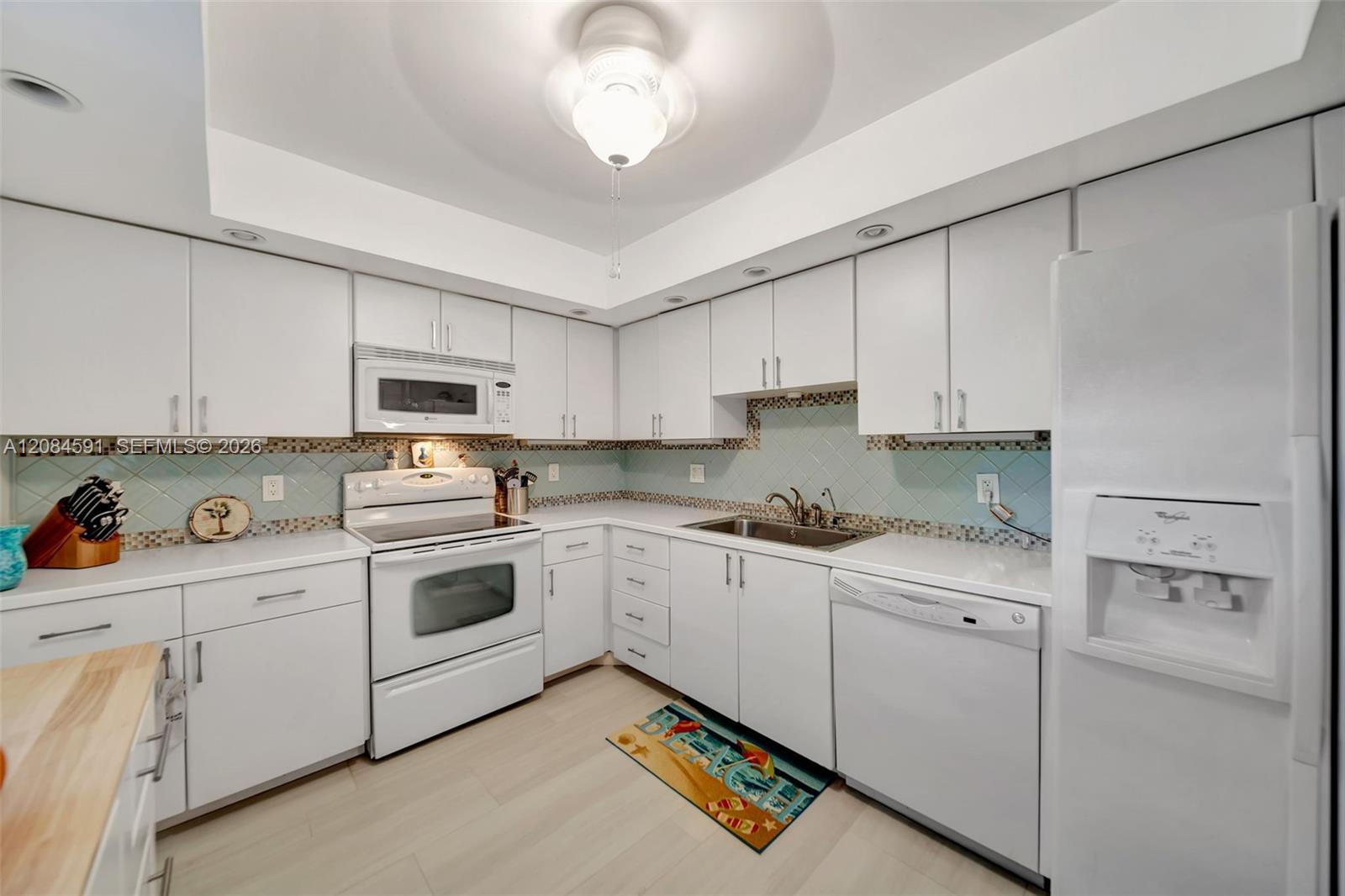 3980 Oaks Clubhouse Dr # 409 — Photo 4