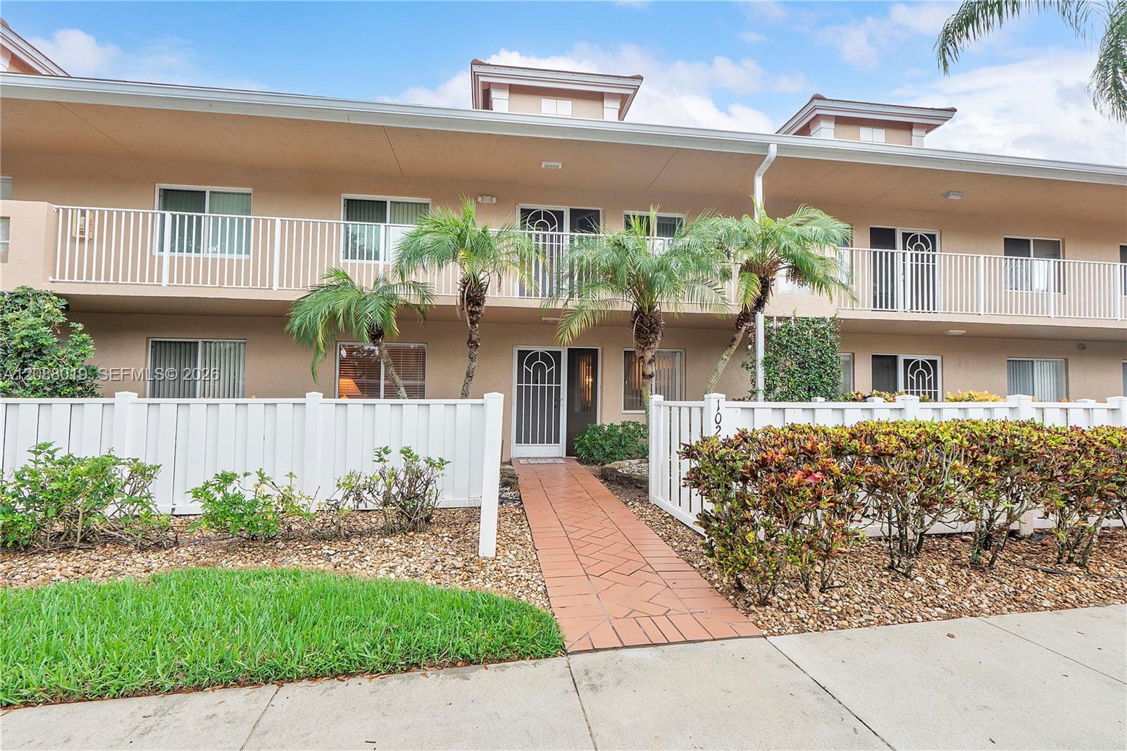 5952 Regal Glen Dr # 102 — Photo 2