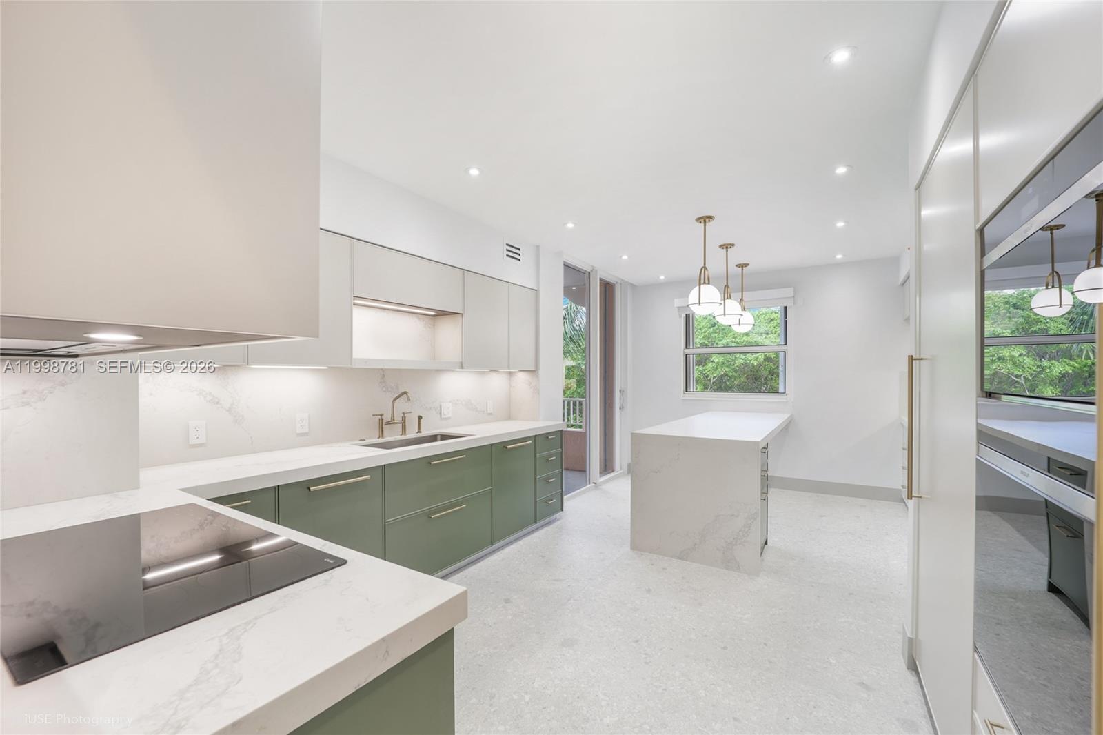 737 Crandon Blvd # 301, Key Biscayne FL 33149