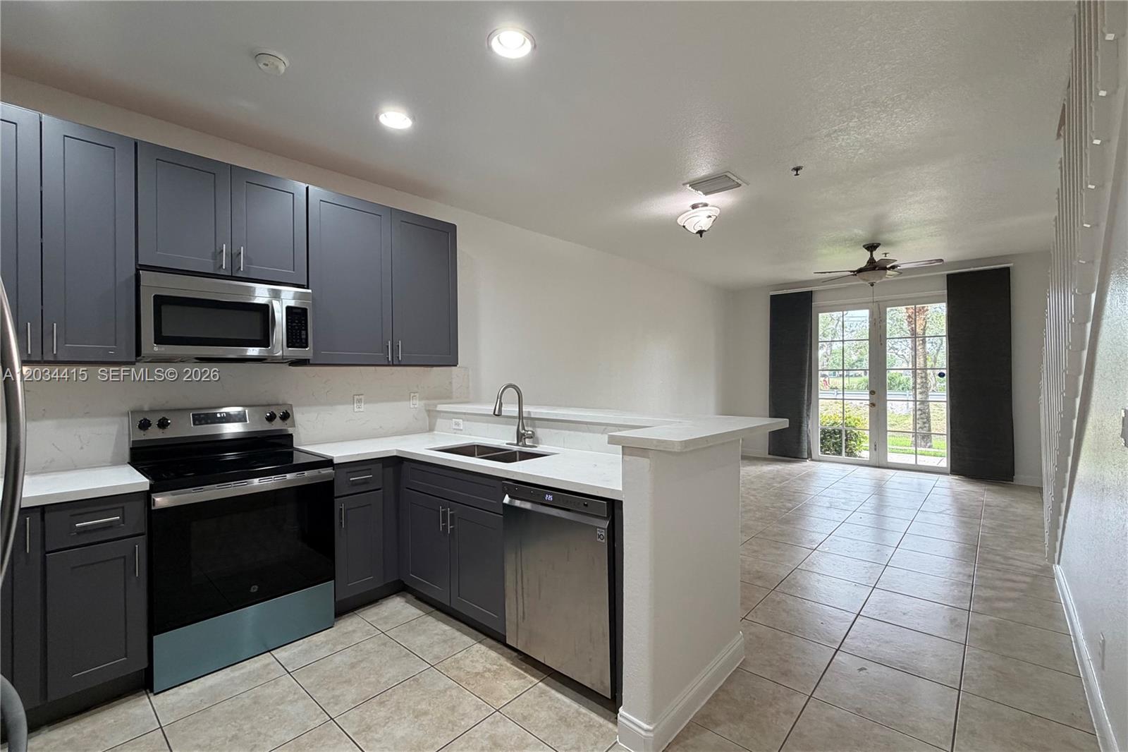 4649 SW 75th Way — Photo 5