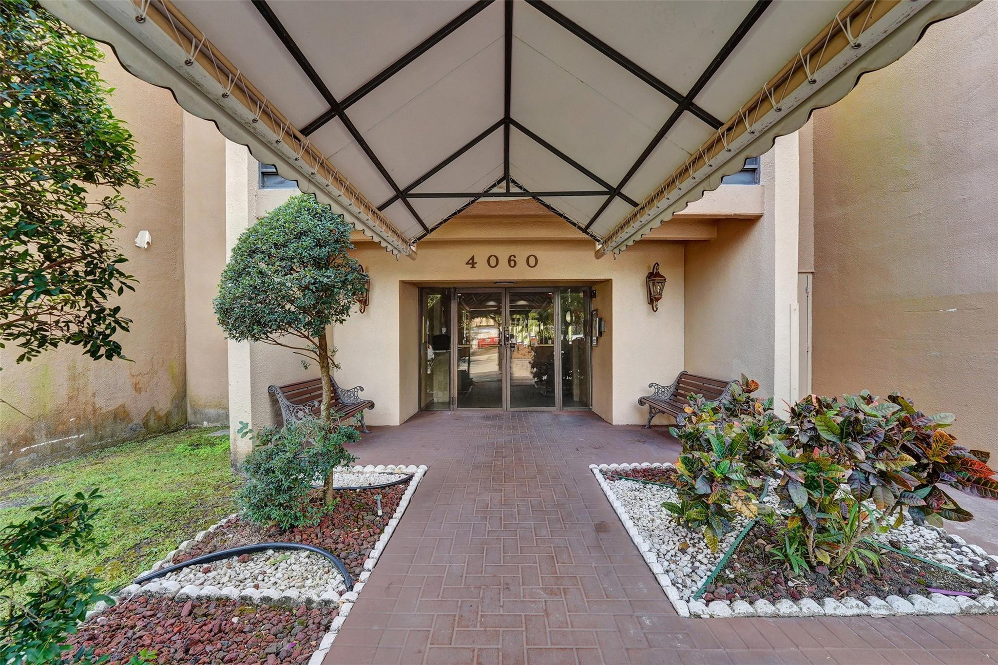 4060 N Hills Drive # 32, Hollywood FL 33021