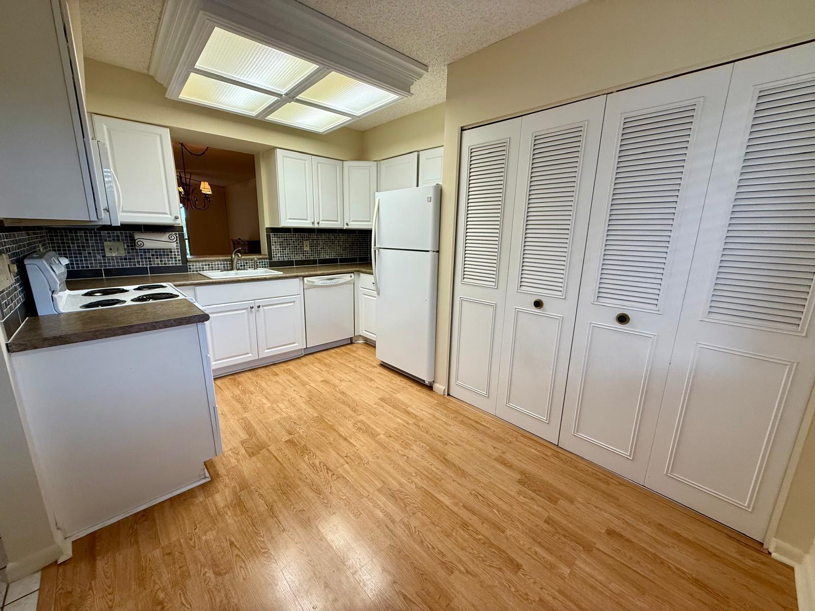 2212 S CYPRESS BEND Drive # 303 — Photo 2