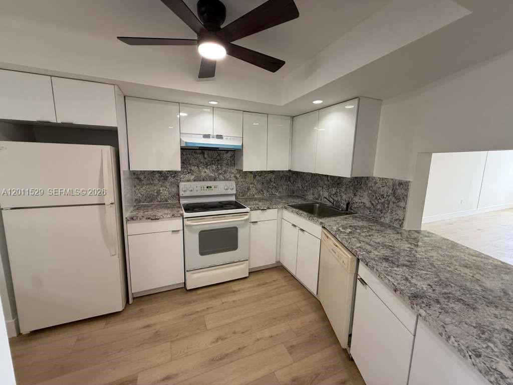 1750 NE 191st St # 2 — Photo 2