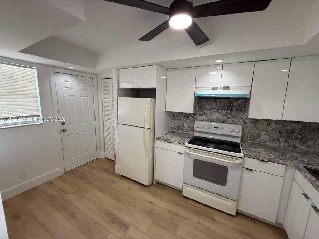 1750 NE 191st St # 2 — Photo 3