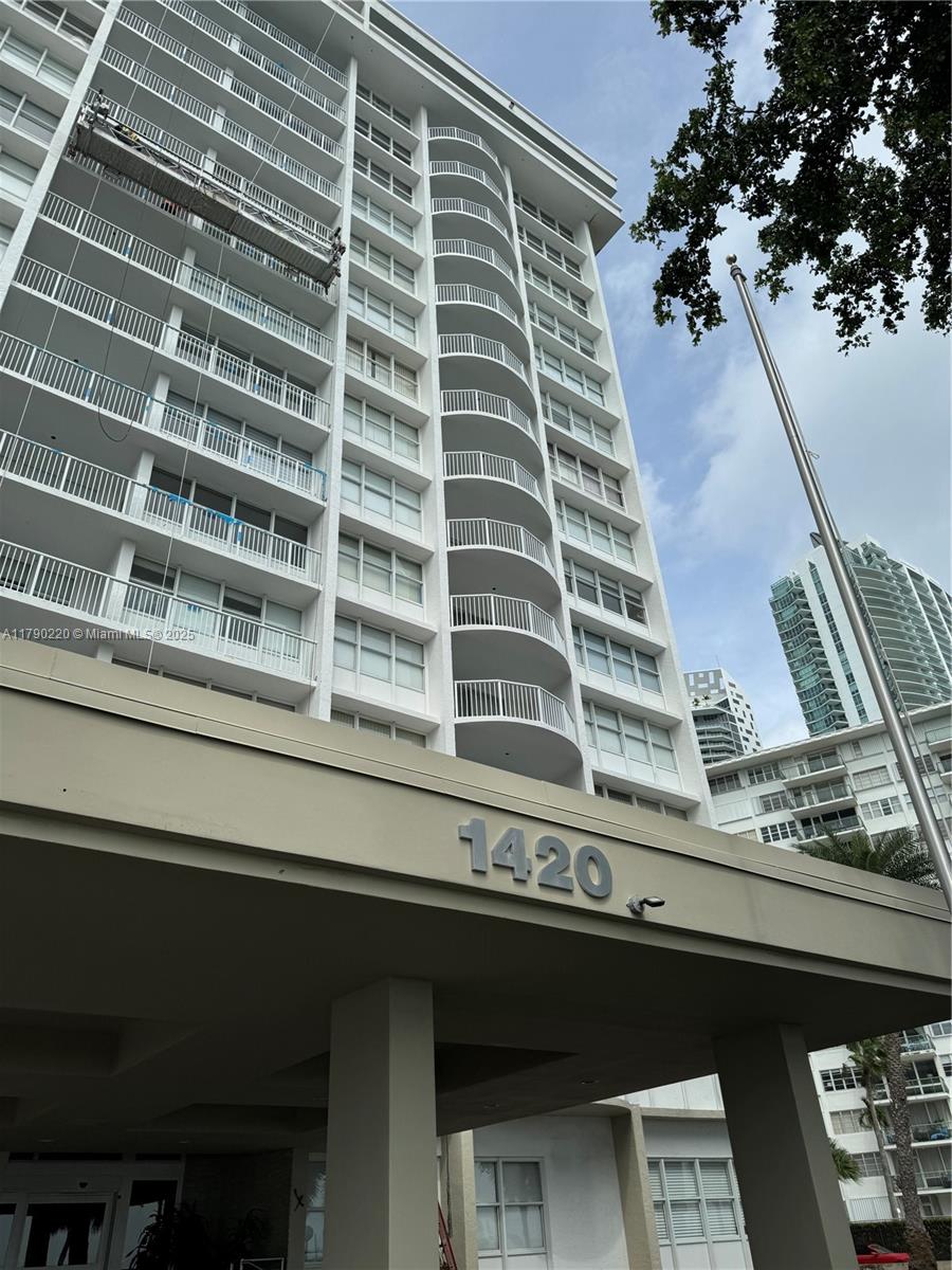 1420 Brickell Bay Dr, Miami FL 33131